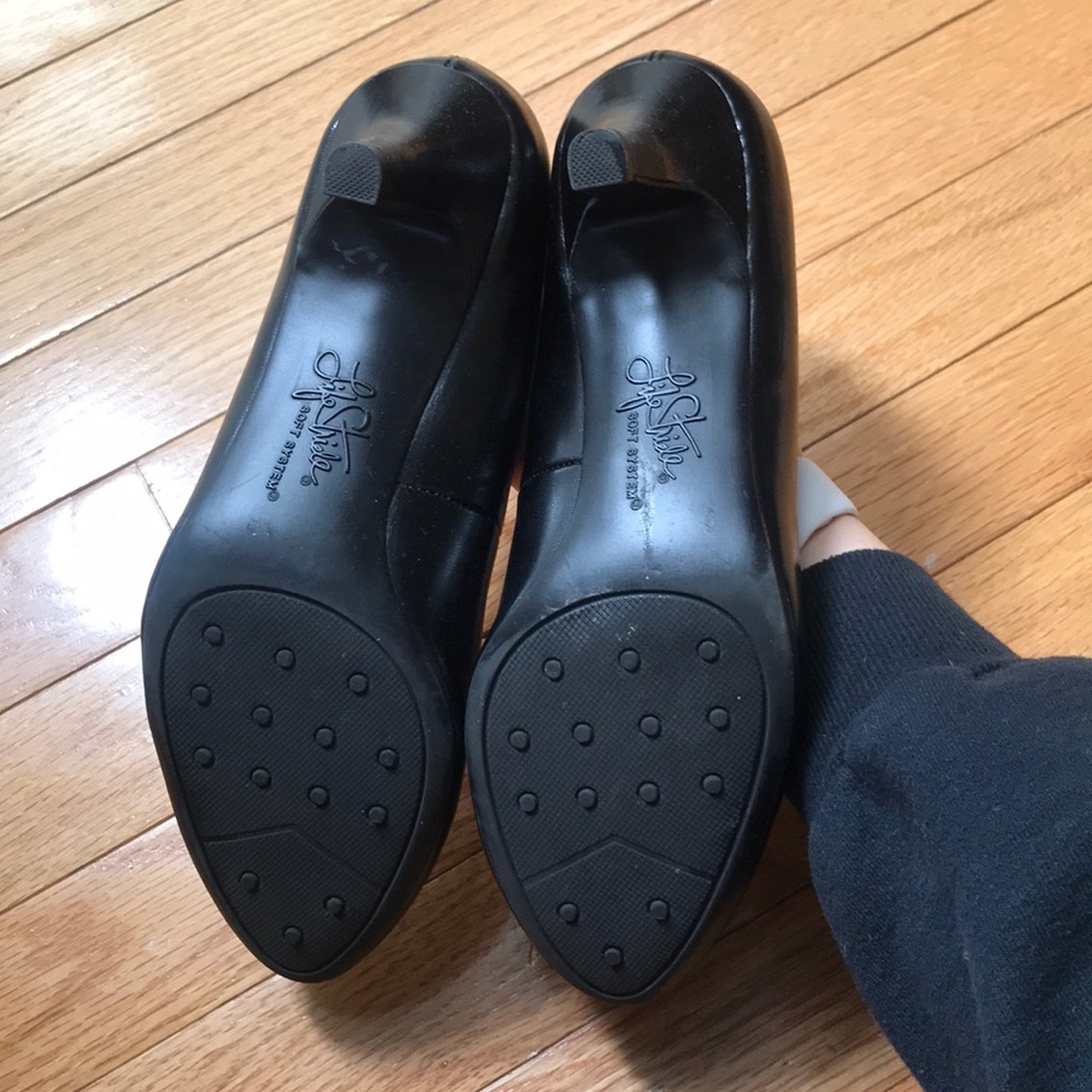 Simple Black Heels - Picture 4 of 4